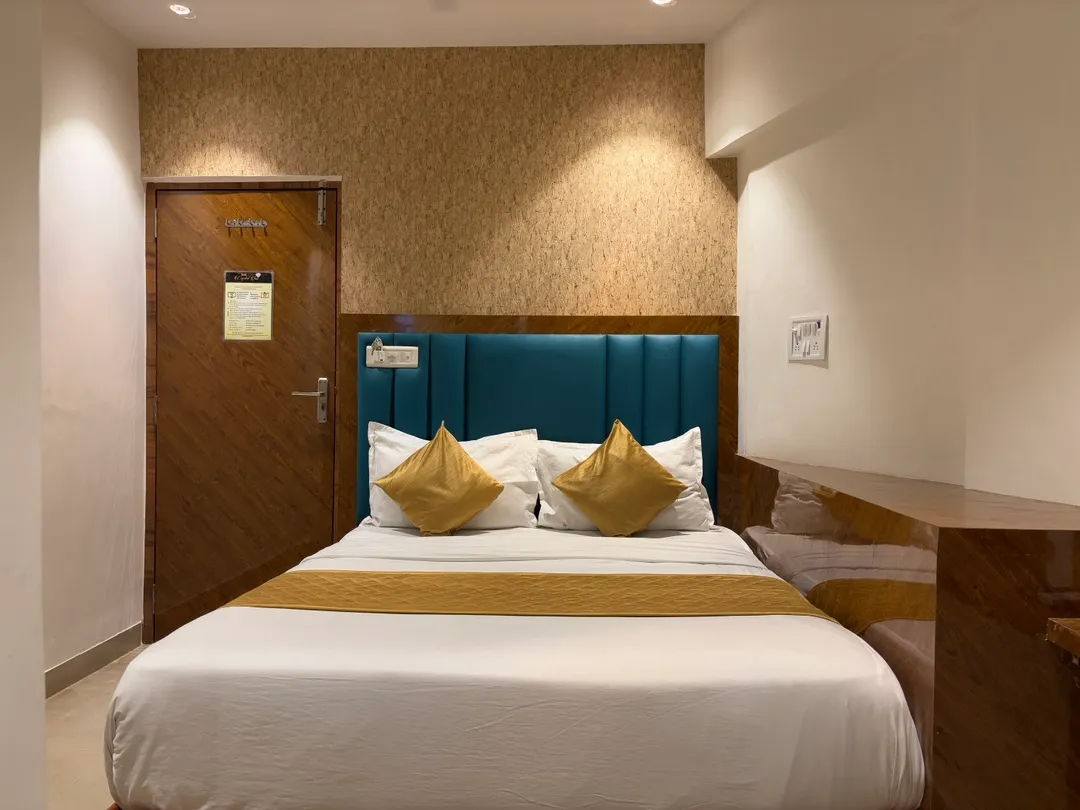 unmarried couple friendly hotels in hotel crystal palace mumbai