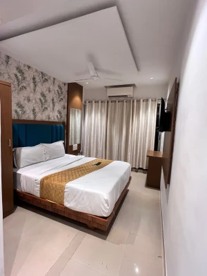 flexible hotel booking in hotel crystal palace mumbai