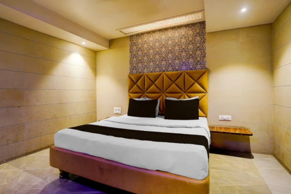 hotel in ulhasnagar, mumbai for family - hotel diana palace