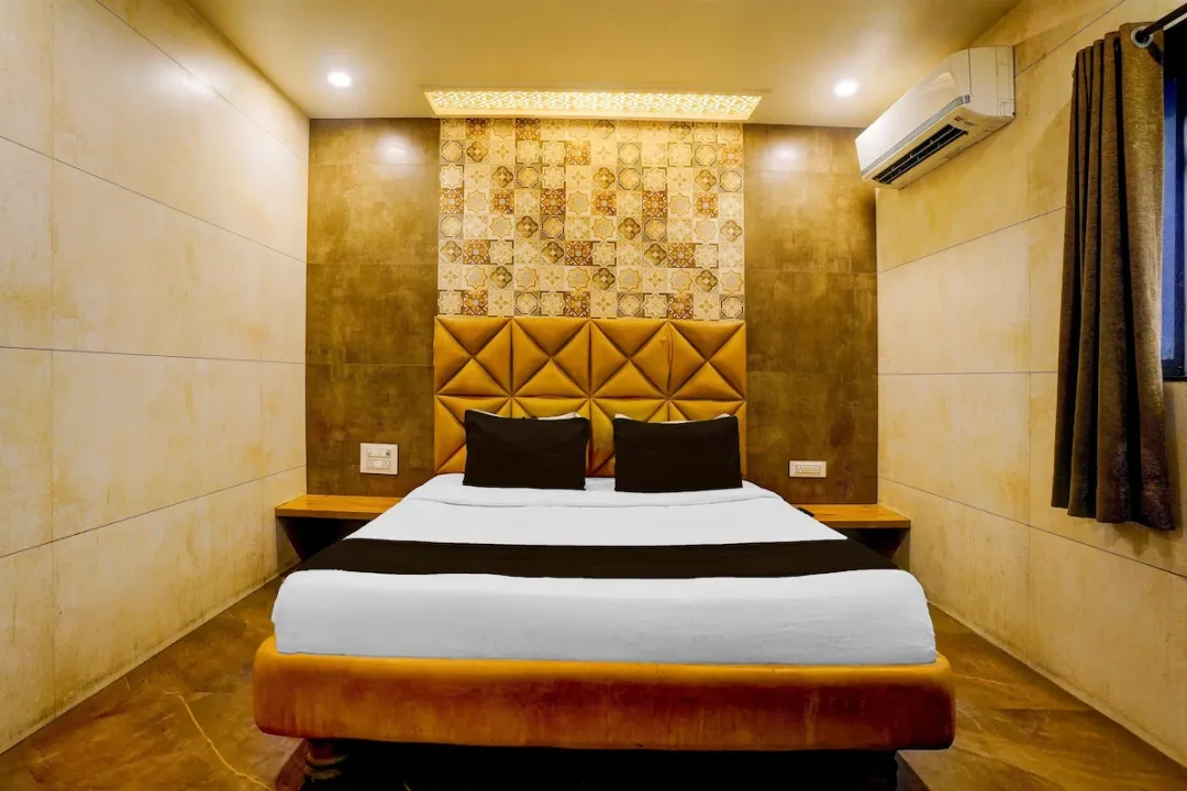 hotel with party hall in ulhasnagar, mumbai - hotel diana palace