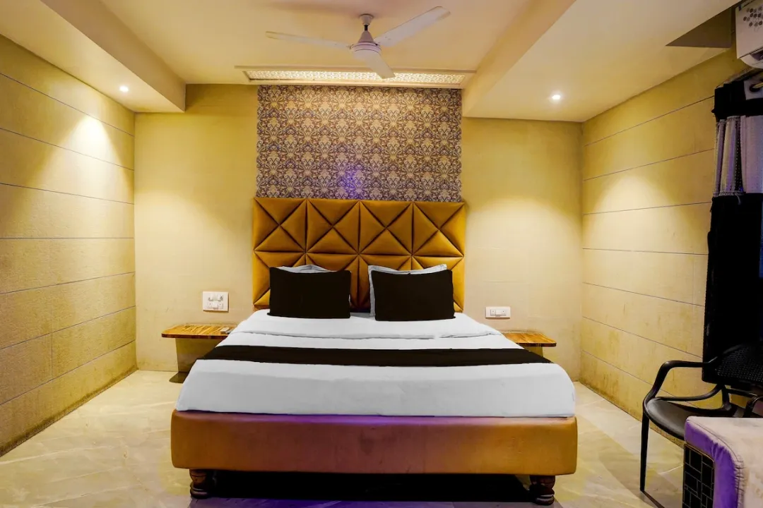 online room booking in ulhasnagar, mumbai - hotel diana palace