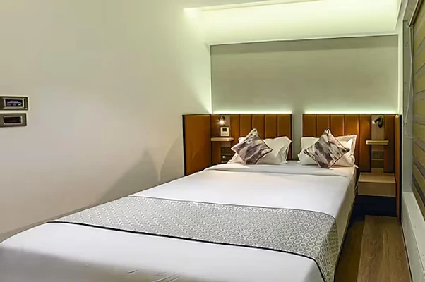 hotel with meeting room in andheri east, mumbai - hotel eden serenity