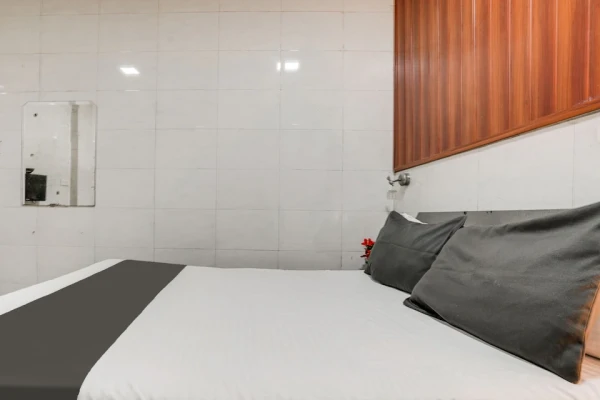 couple hotels in hotel garden view mumbai