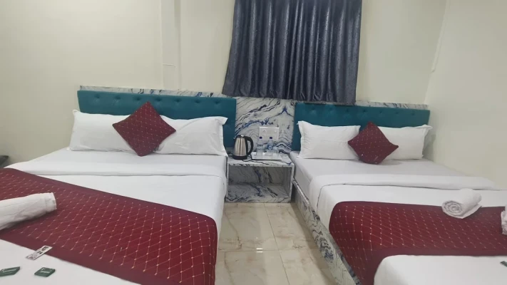 hotel with bar in masjid bunder, mumbai - hotel glow star