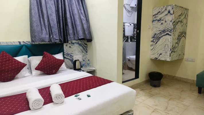 hotel in masjid bunder, mumbai for couples - hotel glow star