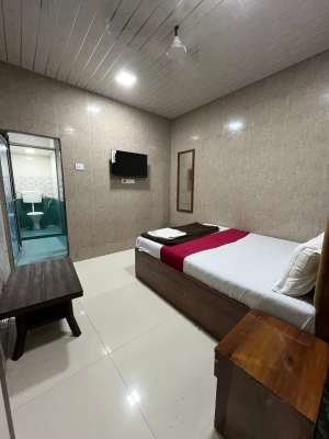 hotel with free parking in andheri east, mumbai - hotel golden inn andheri