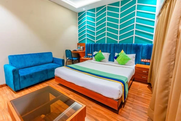 hotel with swimming pool in andheri east, mumbai - hotel golden tulipz