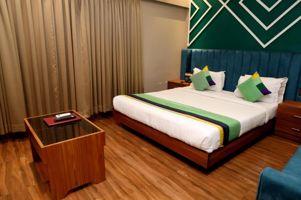 hotel with banquet hall in andheri east, mumbai - hotel golden tulipz