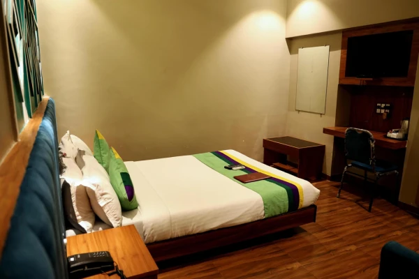 hotel in andheri east, mumbai for family - hotel golden tulipz
