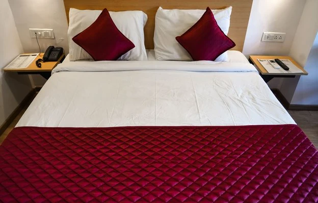best hotels for unmarried couples in hotel highway residency mumbai