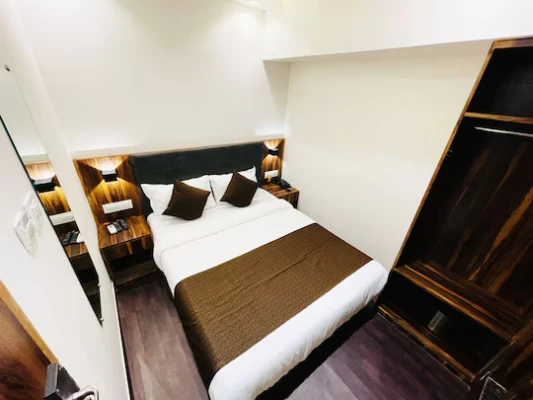 24 hours check in hotels in hotel hilton suites mumbai
