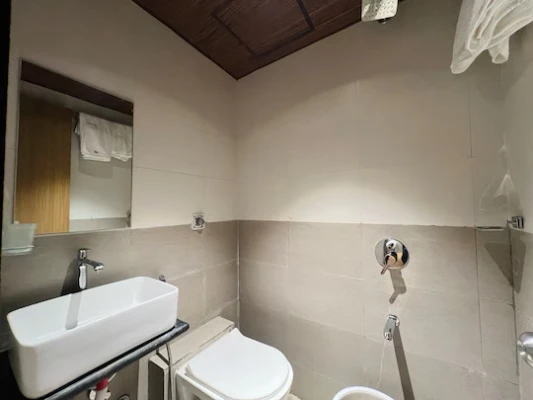 hotel with banquet hall in sion west, mumbai - hotel imperial suite