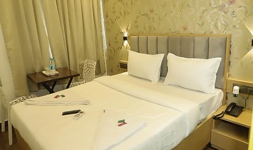 hotel with swimming pool in dombivali, mumbai - hotel iris inn