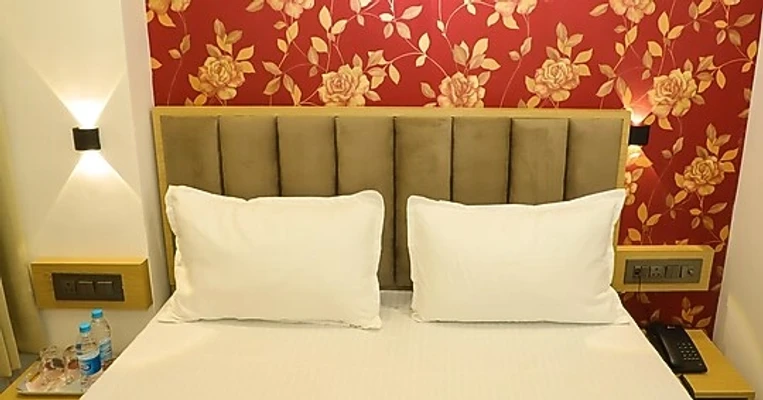 hotel with banquet hall in dombivali, mumbai - hotel iris inn