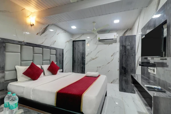couple hotels in hotel lake site mumbai