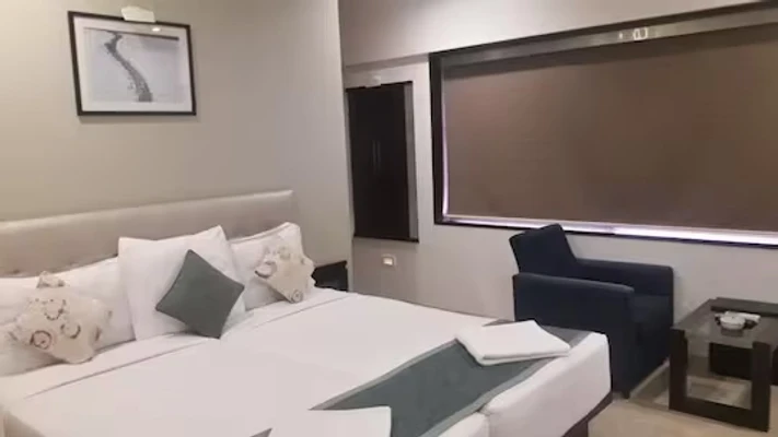 hotel near mumbai railway station - hotel le grande