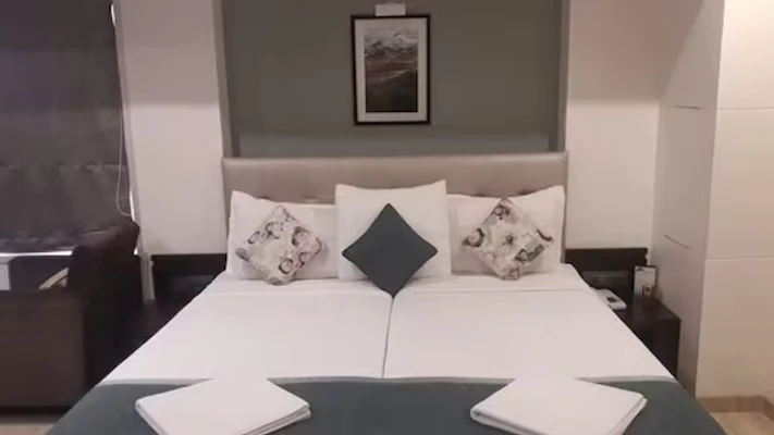 hotel in andheri, mumbai for couples - hotel le grande