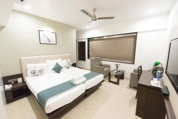 family hotel with pool in andheri, mumbai - hotel le grande