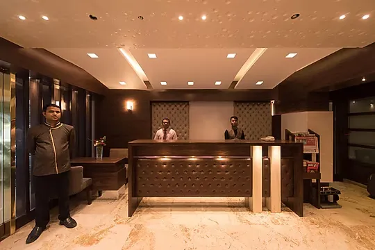 hotel near mumbai railway station - hotel le grande