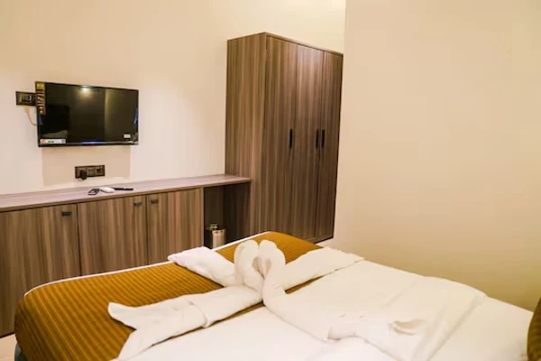family hotel with pool in andheri west, mumbai - hotel lime wood