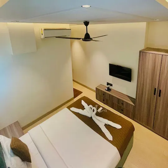 hotels for couple in hotel lime wood mumbai