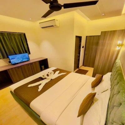 hotel stay in hotel lime wood mumbai