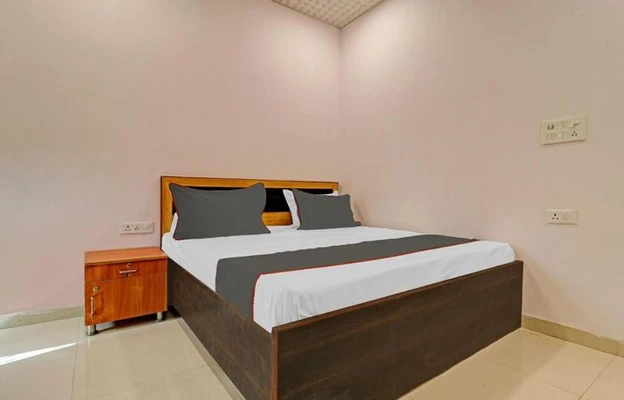 best hotel in hotel limewood mumbai