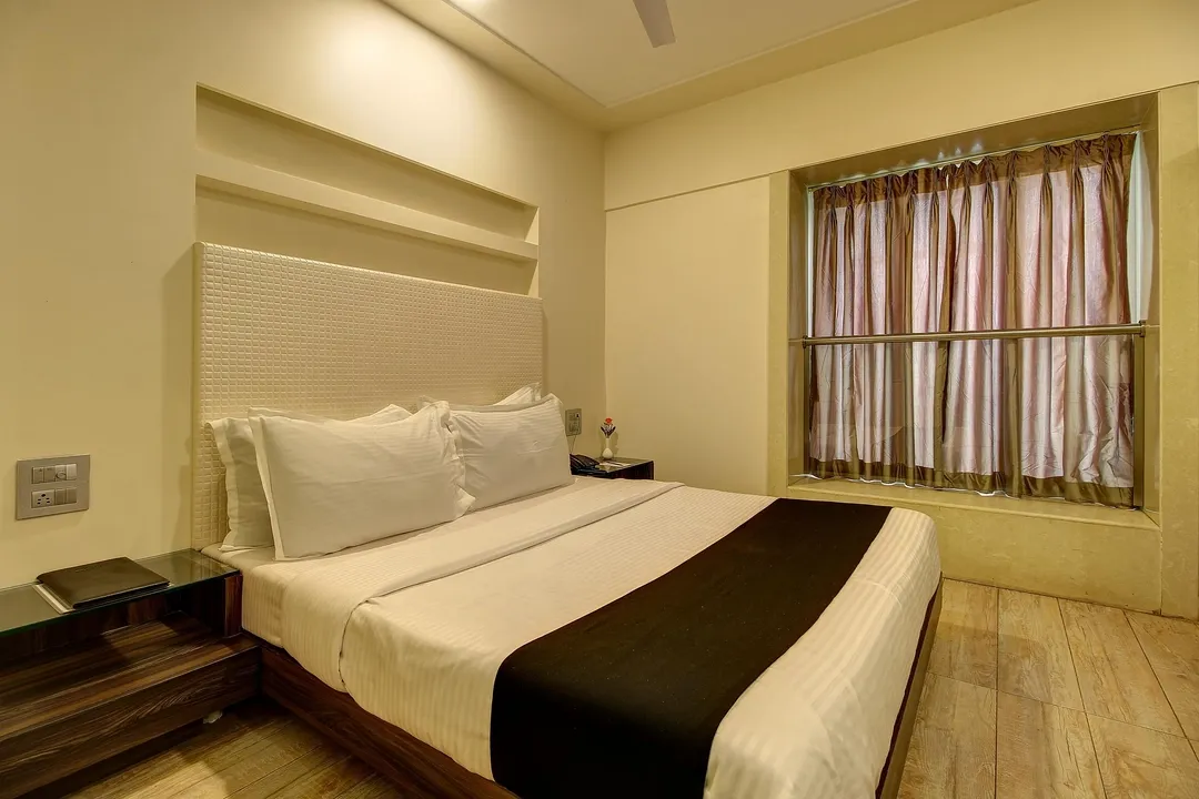 hotel with party hall in santacruz west, mumbai - hotel mumbai house juhu