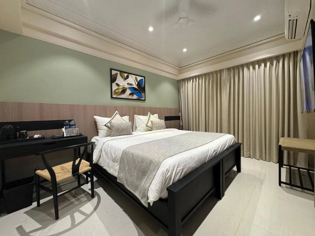 online room booking in malad west, mumbai - hotel mumbai house malad