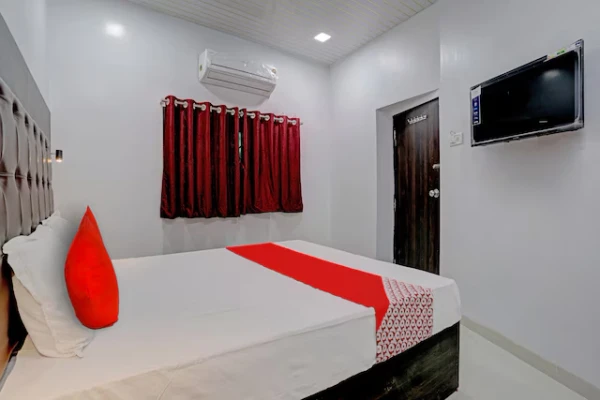 best hotels for unmarried couples in hotel nithyanand guest house mumbai