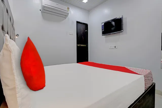 hotels for unmarried couples in hotel nithyanand guest house mumbai