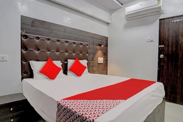best luxury hotel in hotel nithyanand guest house mumbai