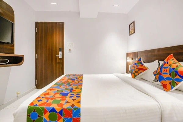 hotel stay in hotel peralz borivali mumbai