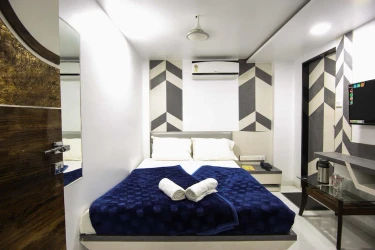 best hotel stay in hotel peralz mumbai