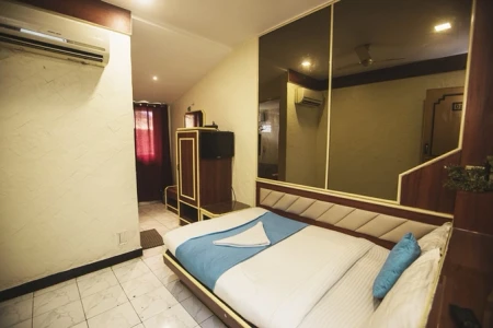 hotel with banquet hall in colaba, mumbai - hotel platinum inn