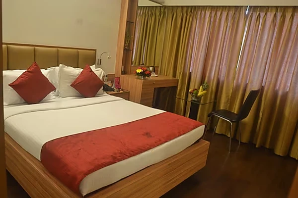 hotel stay in hotel plaza chembur mumbai