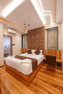 family hotel with pool in santacruz west, mumbai - hotel prince palace