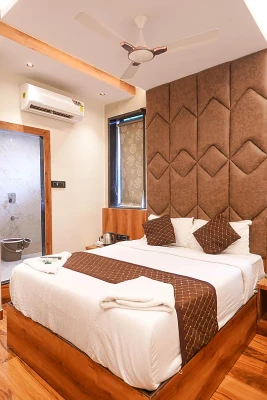 hotel with party hall in santacruz west, mumbai - hotel prince palace