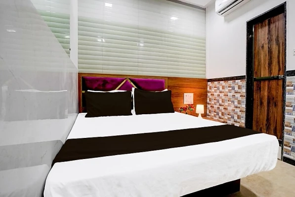 best unmarried couple friendly hotels in hotel radha palace guest house mumbai