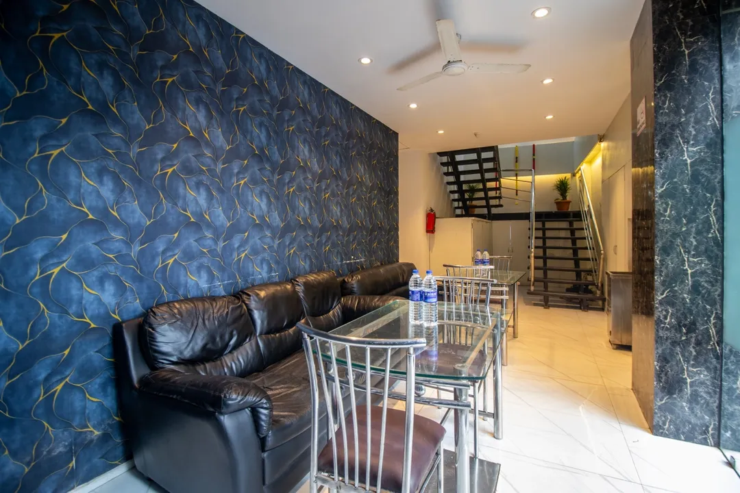 hotels for unmarried couples in hotel ratna paradise mumbai