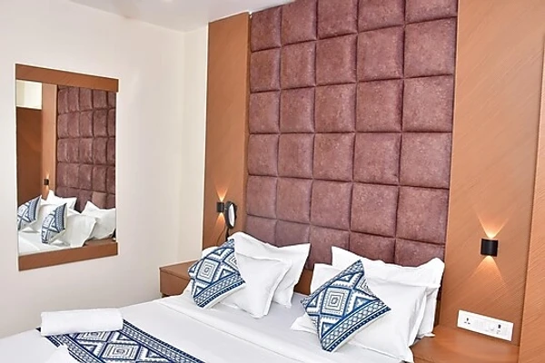 jacuzzi hotel in goregaon east, mumbai - hotel real inn