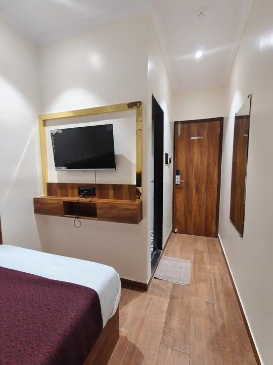 5 star hotels in hotel sai palace mumbai