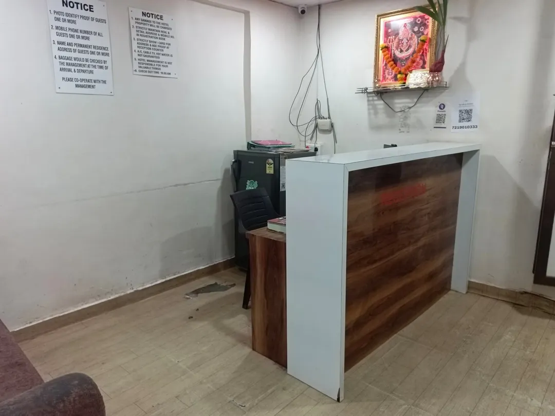 couple hotels in hotel sai villa lodging & bording mumbai