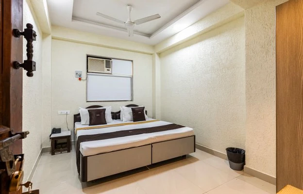 couple friendly hotels in hotel shraddha mumbai