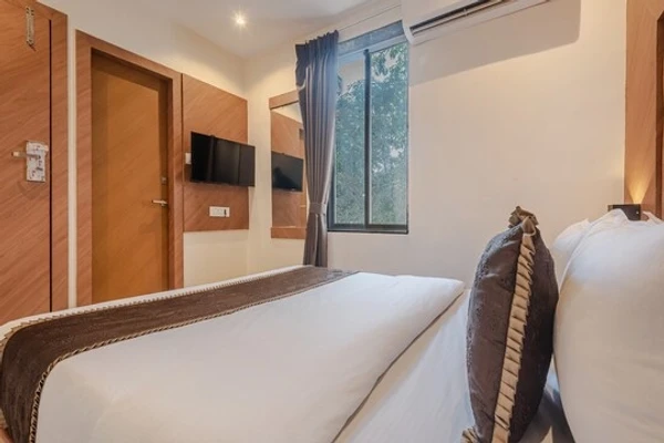 online room booking in kurla west, mumbai - hotel silver park