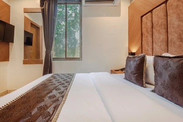 3 star hotel in kurla west, mumbai - hotel silver park