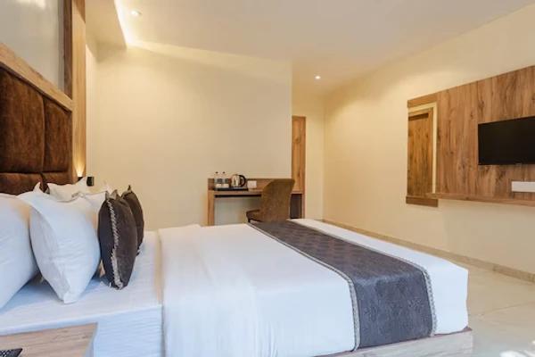 hotels for few hours in hotel silver park mumbai