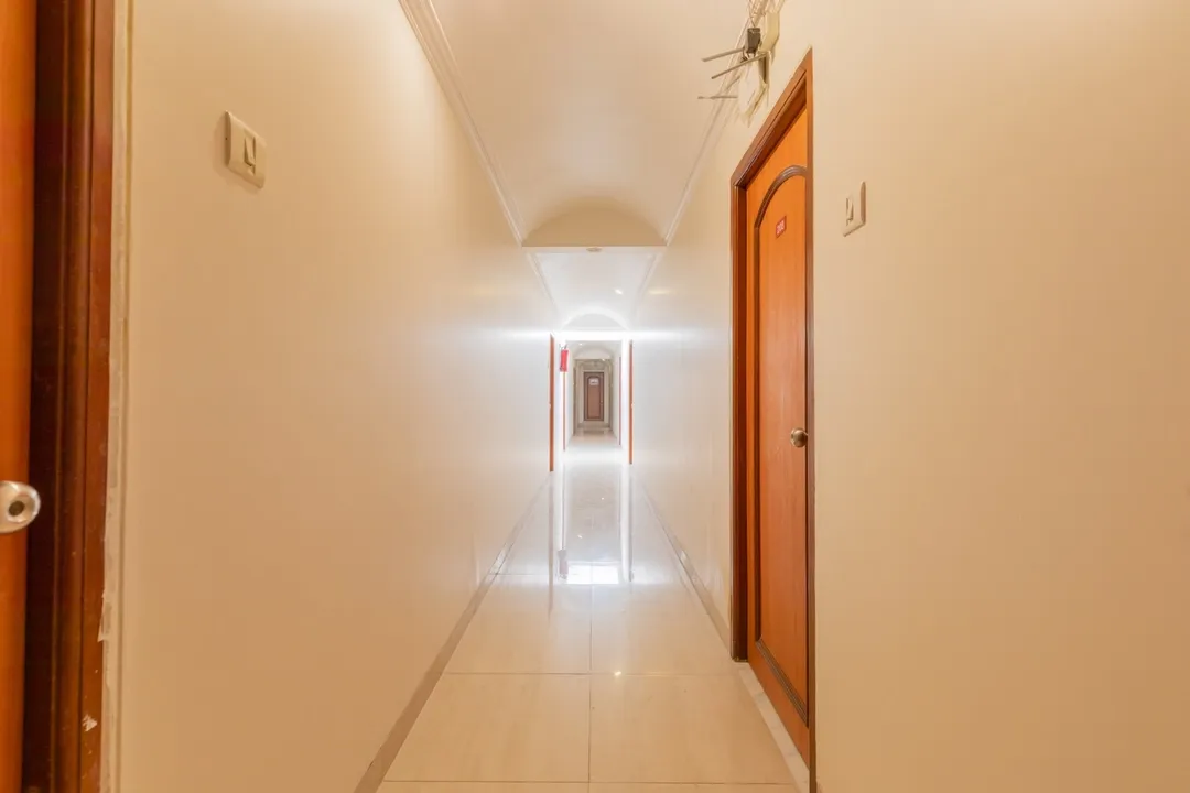 hotel with bar in andheri west, mumbai - hotel stayland inn