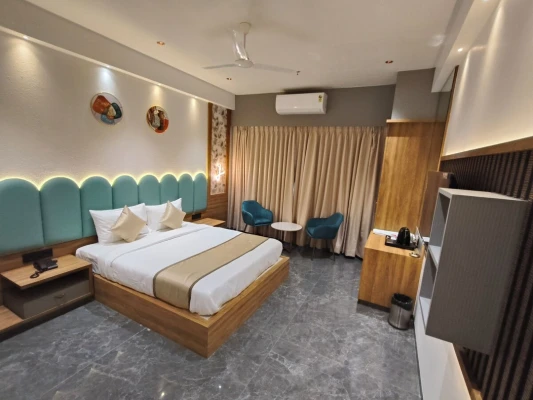hotel with swimming pool in dombivili east, mumbai - hotel stellar suites