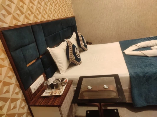hotel with free parking in goregaon west, mumbai - hotel velora